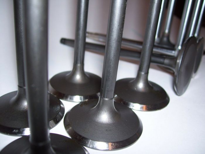 Клапан ВЫПУСКНОЙ RS 2.4 литра EDZ