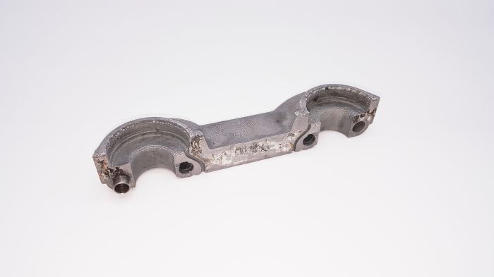 Крышка передняя крепления распредвалов  DOHC 2.4 л. EDZ 