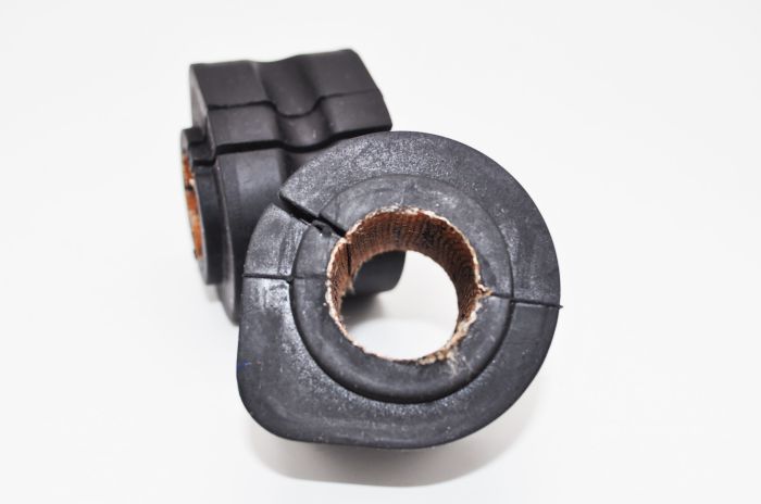 Сайлентблок переднего стабилизатора (RS, NS) 